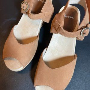 ❤️Dansko Camel Wedge Orthotic Sandals in EU 40